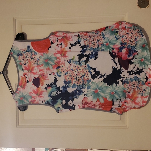 Floral tank with grey solid - Picture 3 of 5